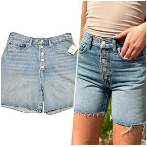 Lucky Brand | Women | Light Wash Raw Hem Button Fly Denim Traveler Shorts | 31